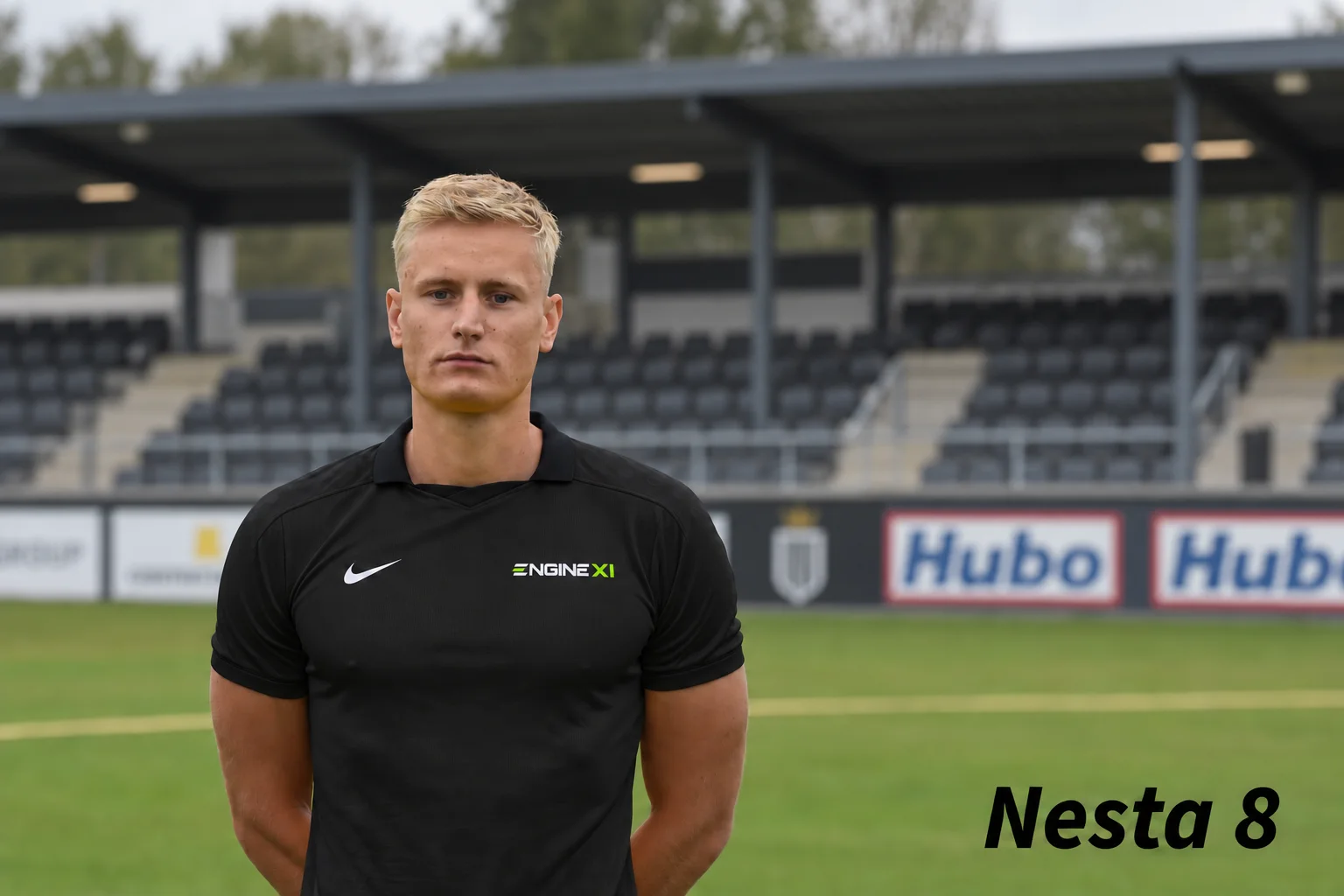Nesta Vallez, founder en high performance coach van ENGINE XI, op het trainingsveld